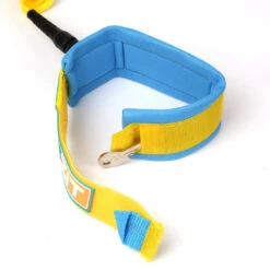 LEASH DE SUP HOWZIT COIL JAUNE/BLEU 9' -Nautica Aventure leash de sup howzit coil jaune bleu 9 1 3