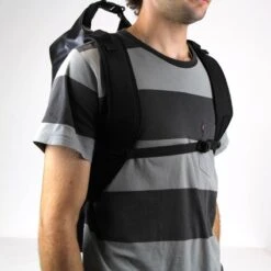 SAC ETANCHE HOWZIT 30L NOIR -Nautica Aventure sac etanche ryde 30l noir 3